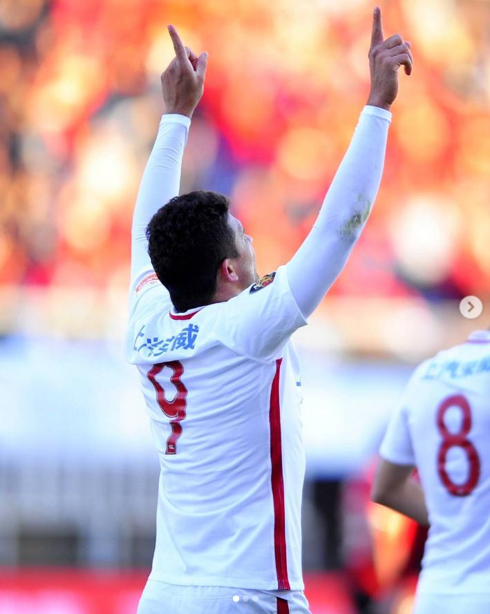 艾克森亚冠表现,艾克森登顶中超历史射手王