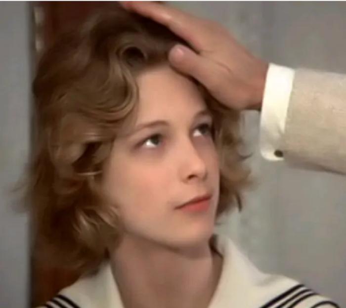 “世界第一美少年”，15岁被谣传死亡，美是原罪？今67岁白发飘飘