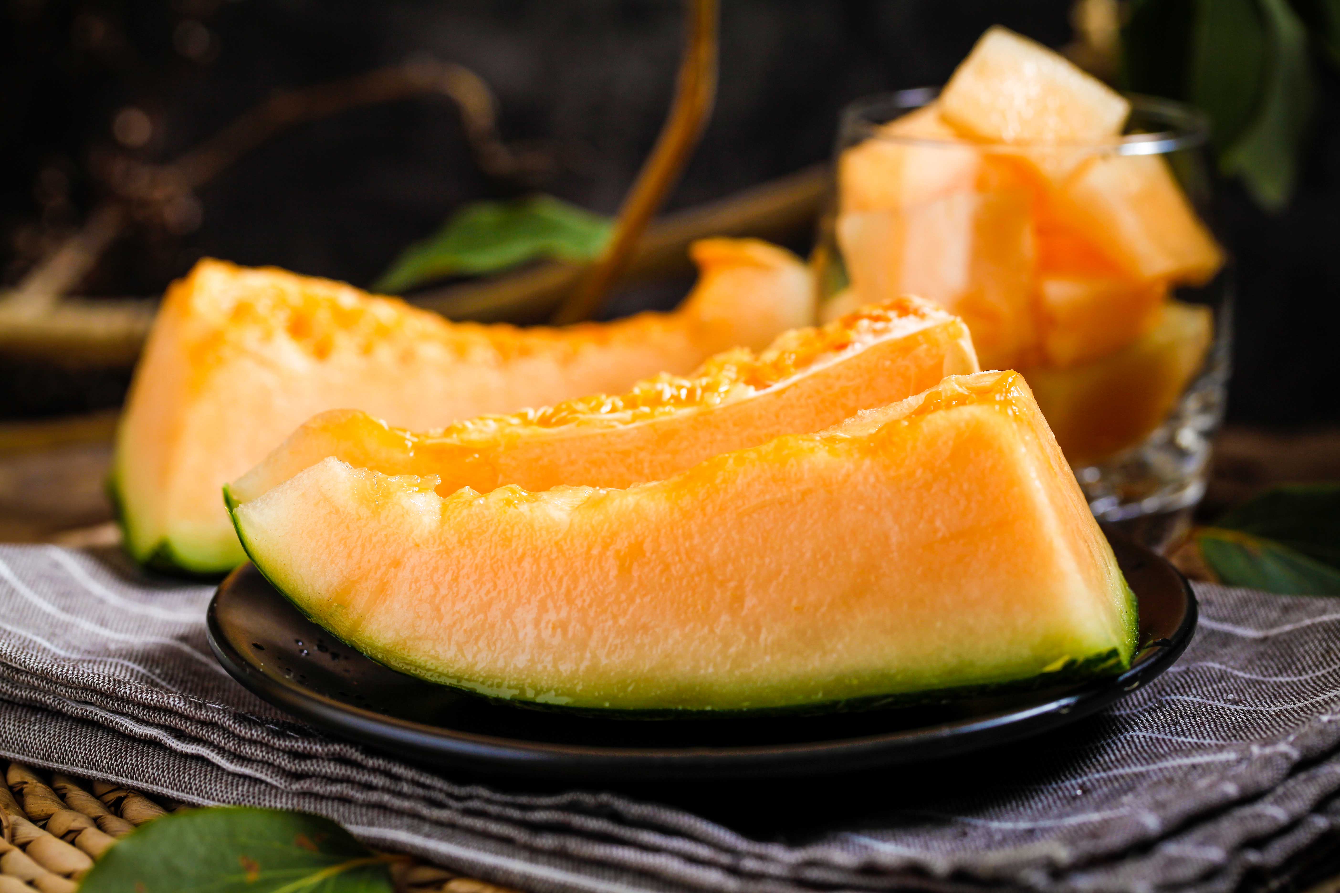 新疆水果中哪些水果最好吃最有名,两种新疆的特色水果