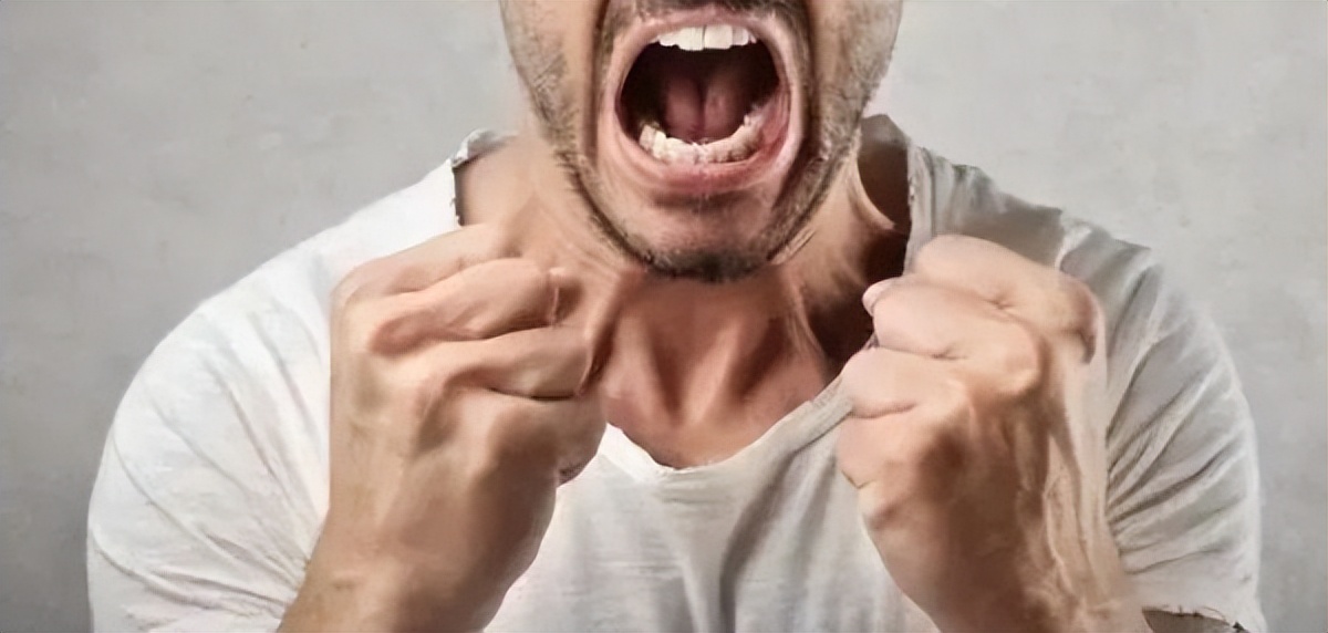 儿子遇校园霸凌，被群殴辱骂、掏*处私**，妈妈上演“反霸凌教科书”