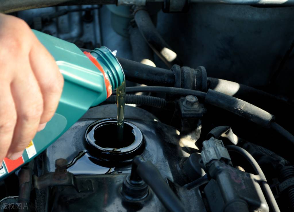 三轮摩托车可以加拖拉机机油吗,175三轮摩托车加多少升机油合适