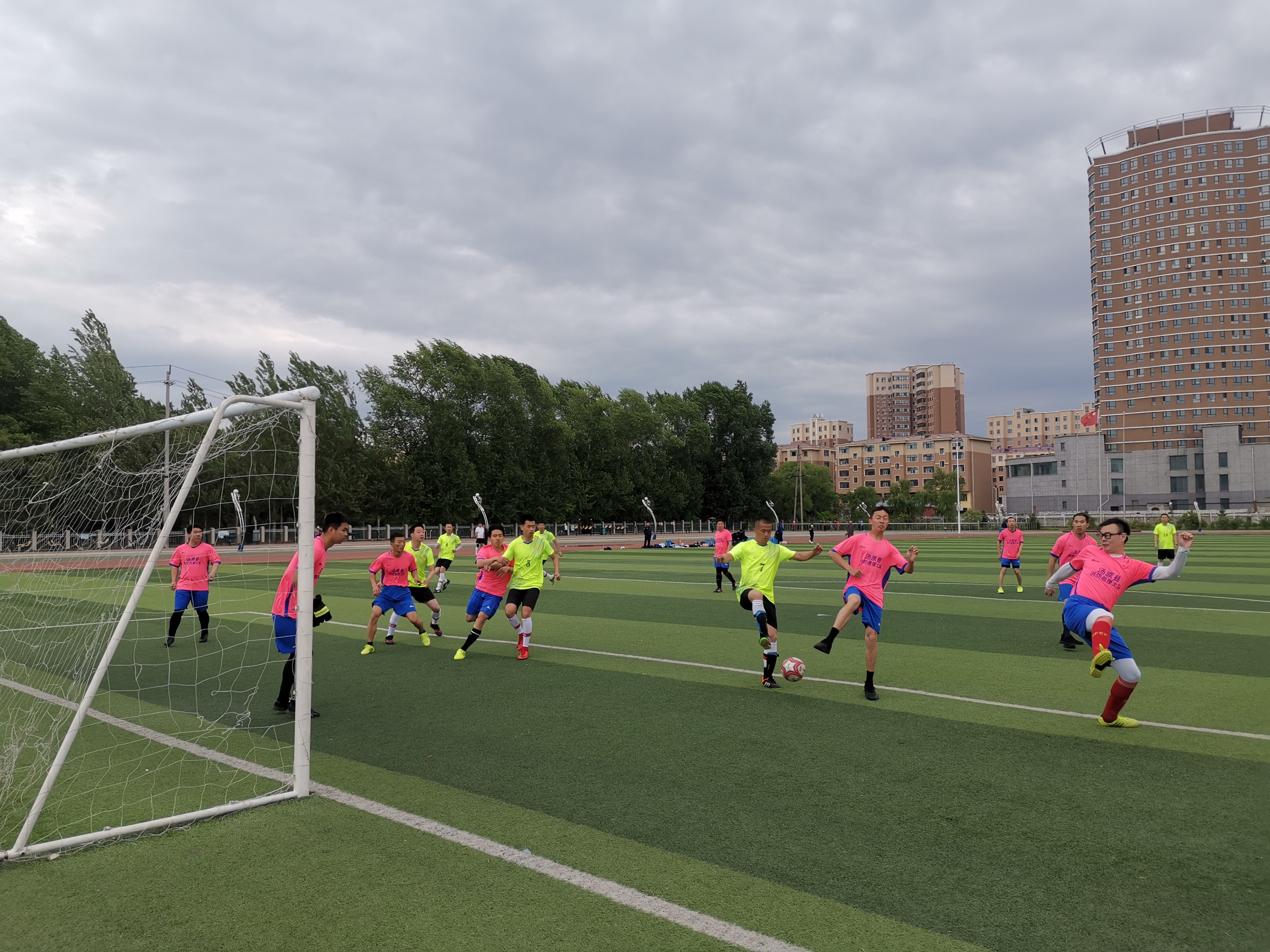 青春如火超越自我——“东极火焰蓝”杯桦川赛区足球对抗赛顺利完赛