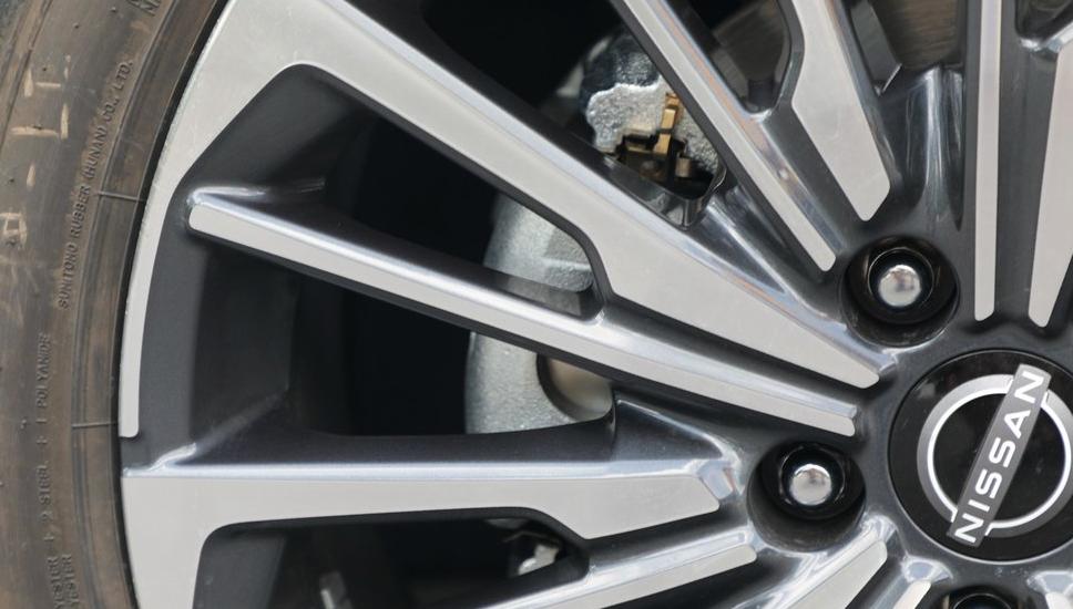 换装超大轮毂,19款新轩逸轮毂改装18寸