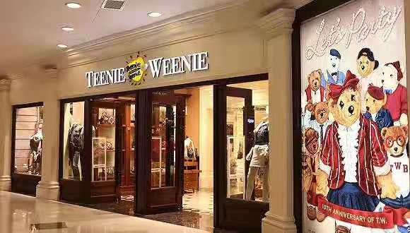 少女新宠“维尼熊”逆袭:50亿差点打水漂,如今在天猫唯品会卖爆