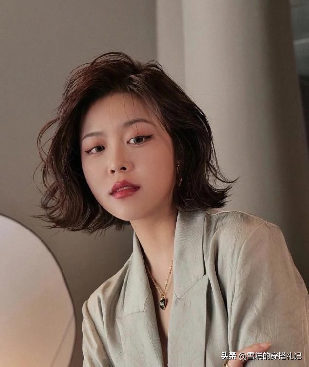 中短发显老还是显年轻,短发显老如何弄比较年轻