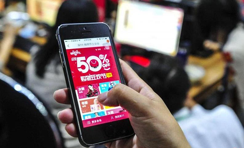 现在街上贴满“旺铺转租”，实体店出路在哪？董明珠给出答案