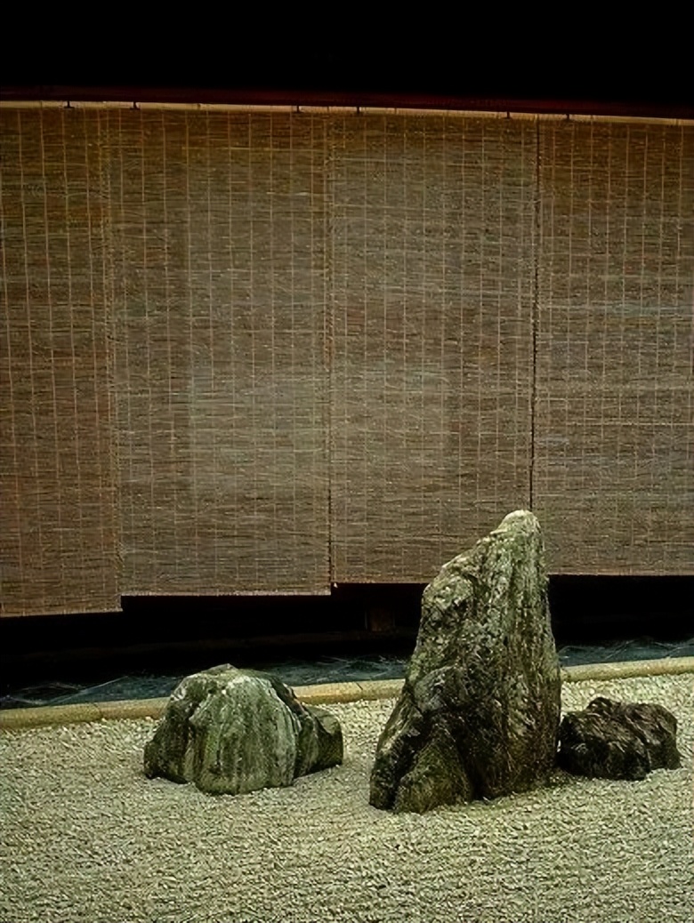 日本枯山水景观,日本枯山水中的树是什么树