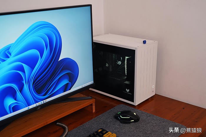 代码36KROGB760-GTUF4070TI，简约黑白调AKLLAA6MMATX机箱装机秀