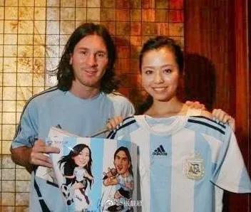 卡塔尔世界杯孤勇者现场演唱,卡塔尔半决赛陈奕迅