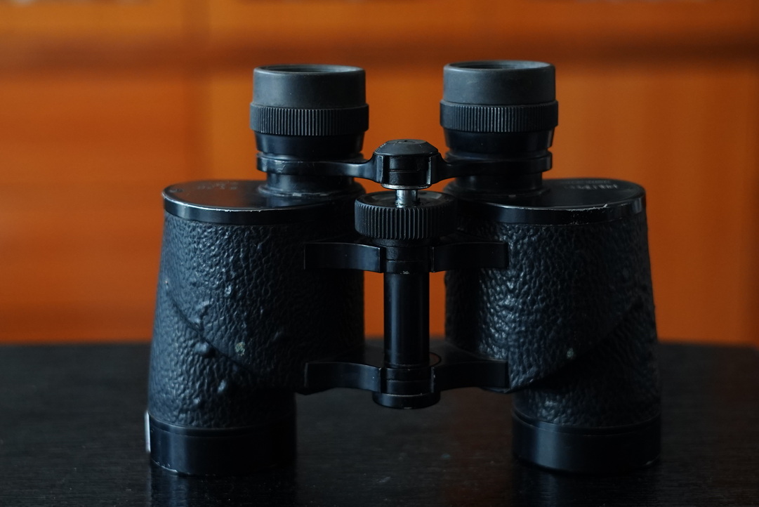 收藏了30年的望远镜,二战时期的军用高倍望远镜