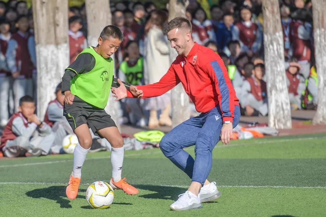 学习女足精神视频,中国女足踢球精神