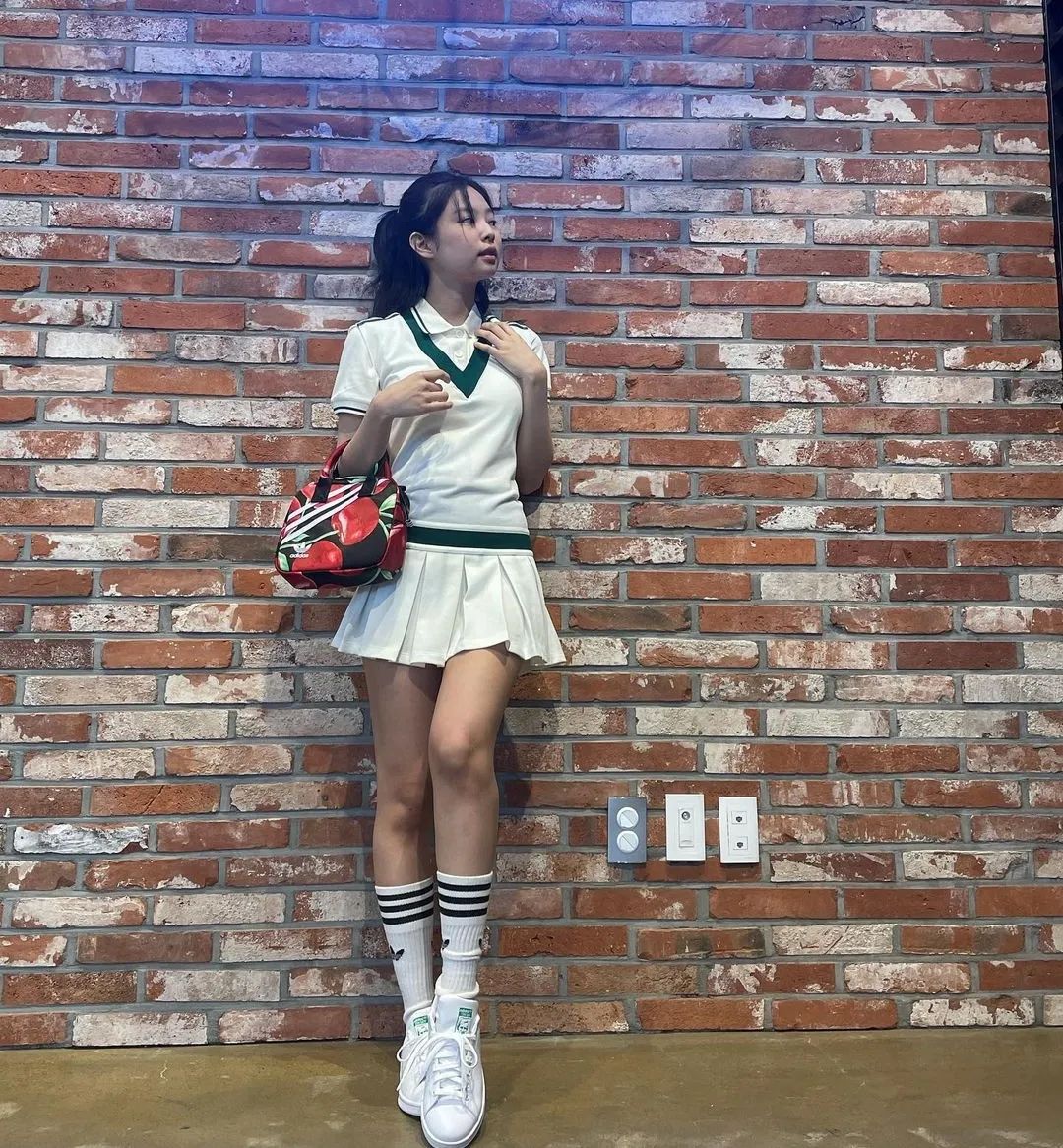 时尚轮回到超辣低腰装?网友吐槽:真当谁都有超模的细腰马甲线啊