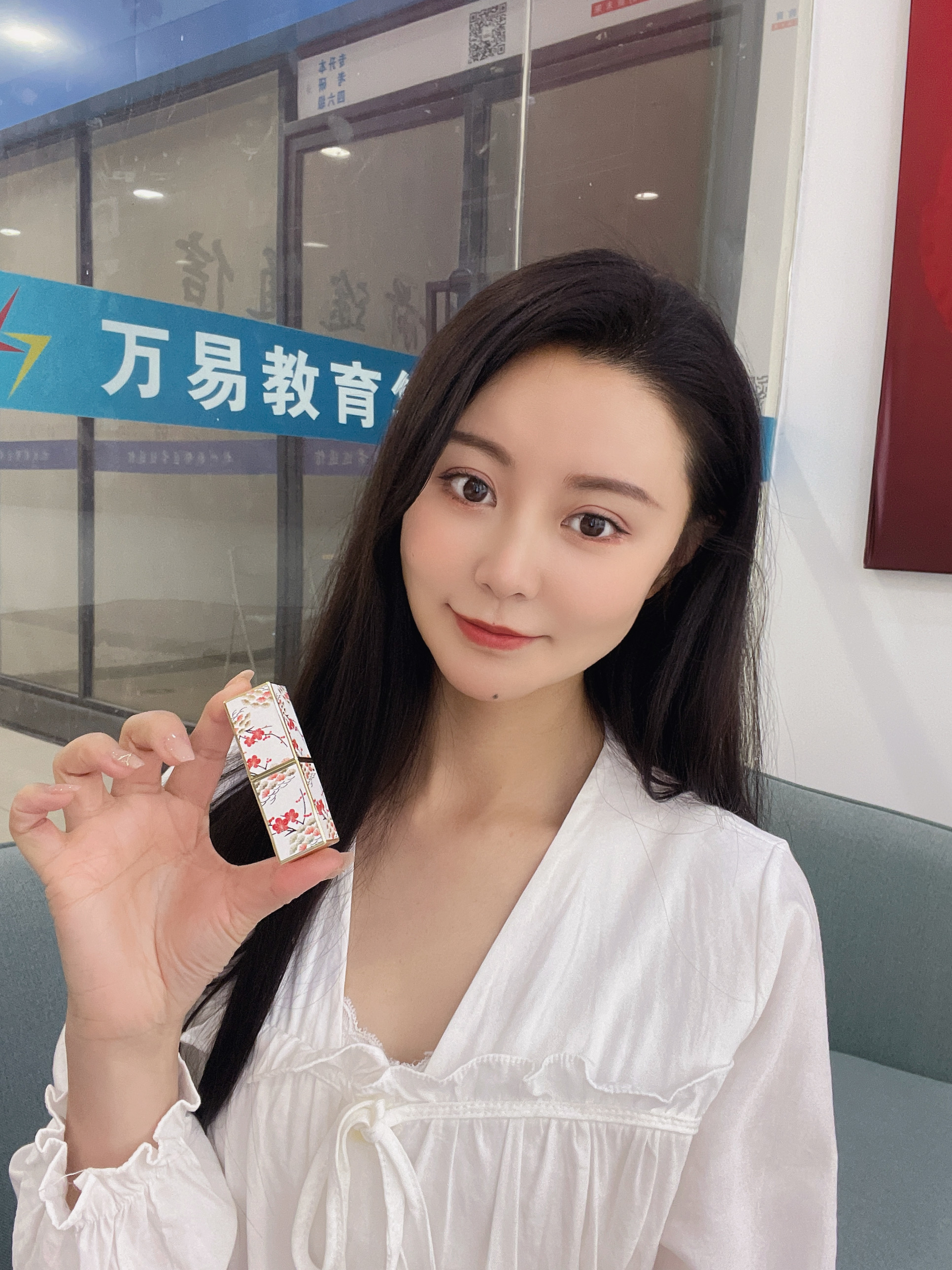 必买的十支大牌口红国货,价格贵的口红与便宜的口红