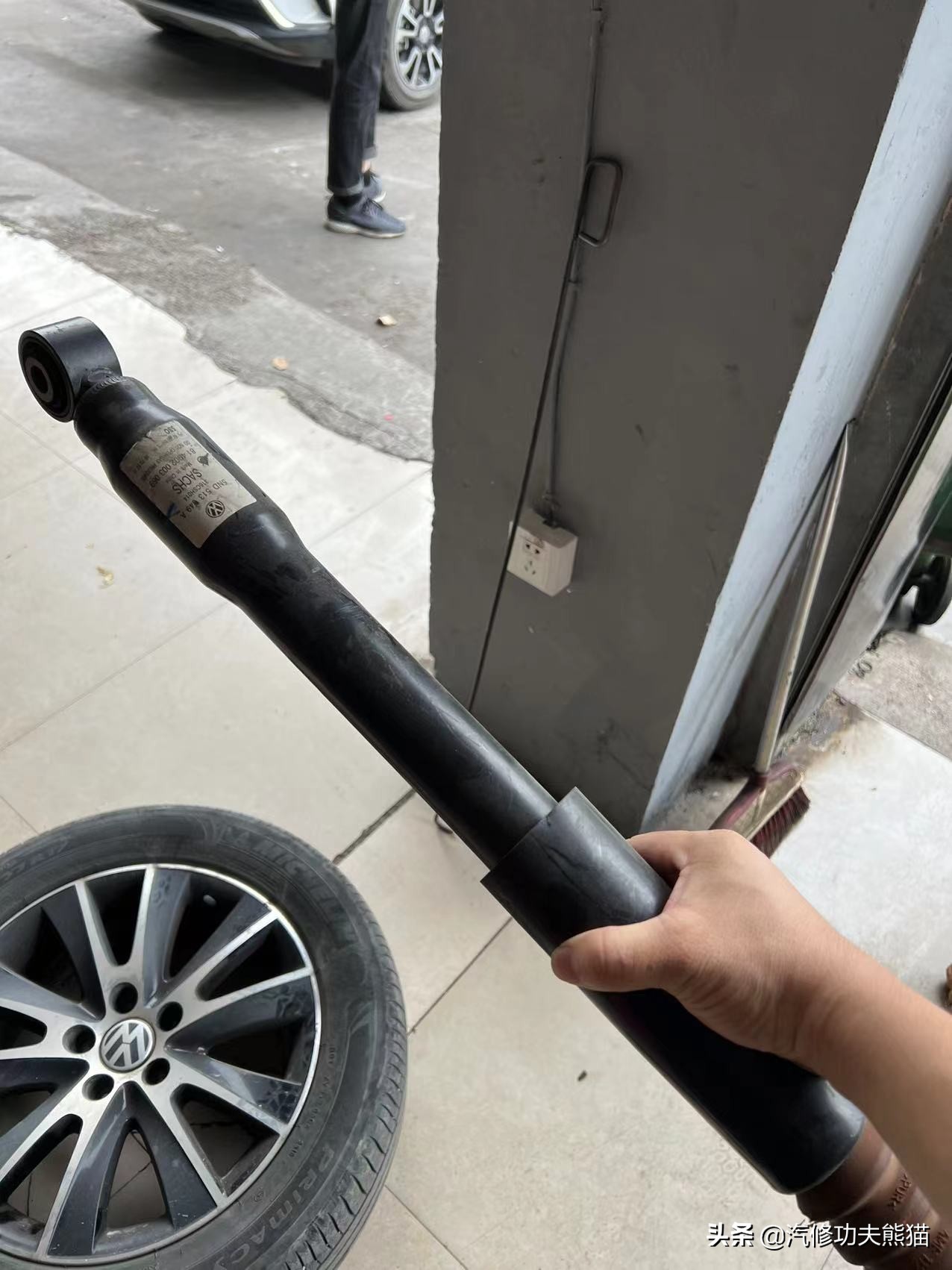 严谨的德国工人钣金修复,严谨的德国师傅修复事故车