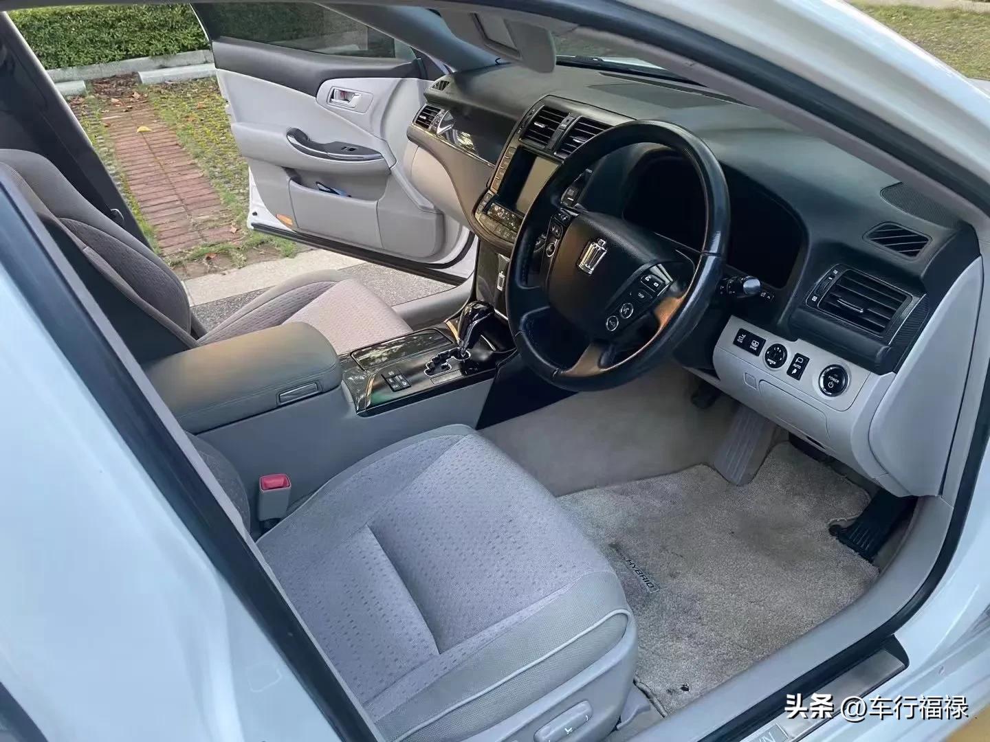 福建小伙花28万买2018款丰田皇冠,丰田皇冠洗车