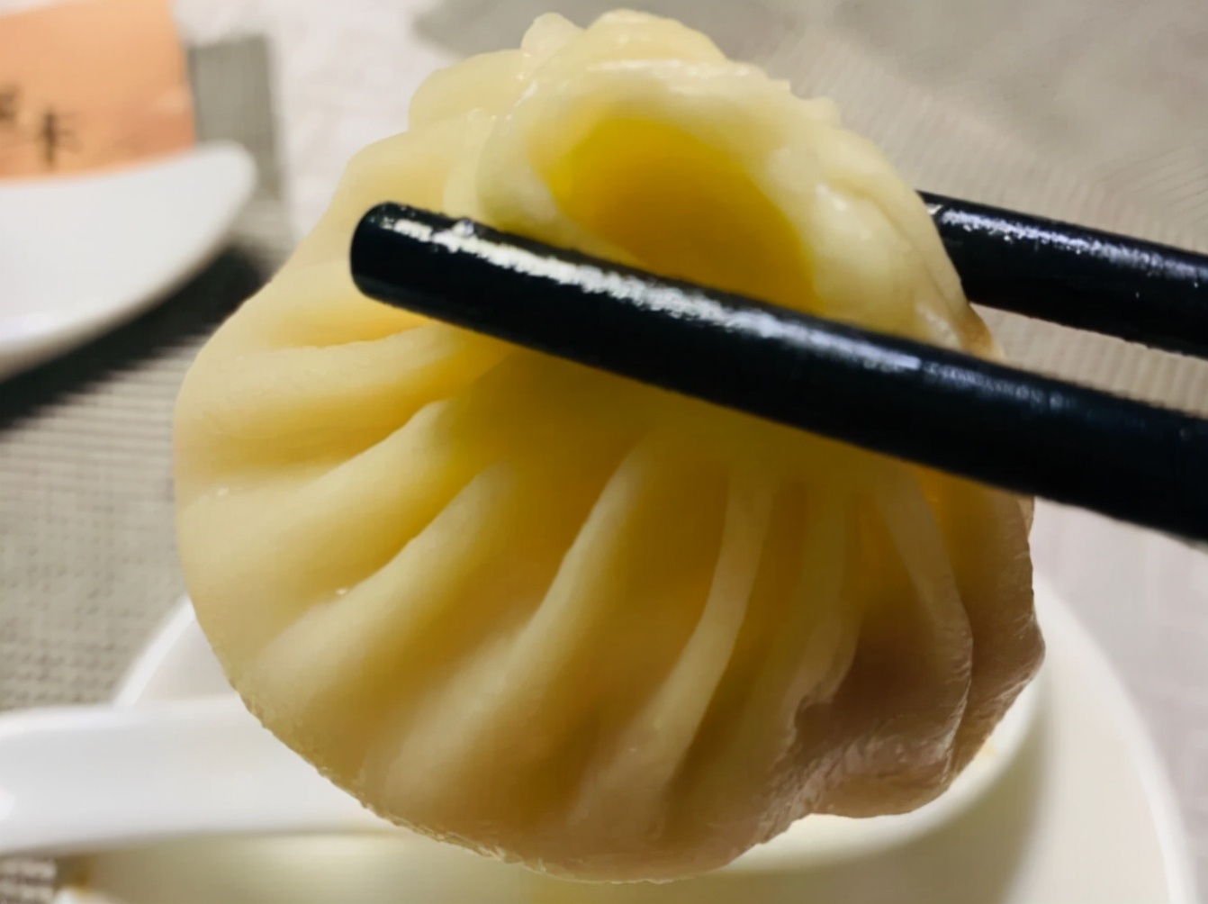 开封第一楼和老黄记灌汤包,开封当地人经常去吃的灌汤包