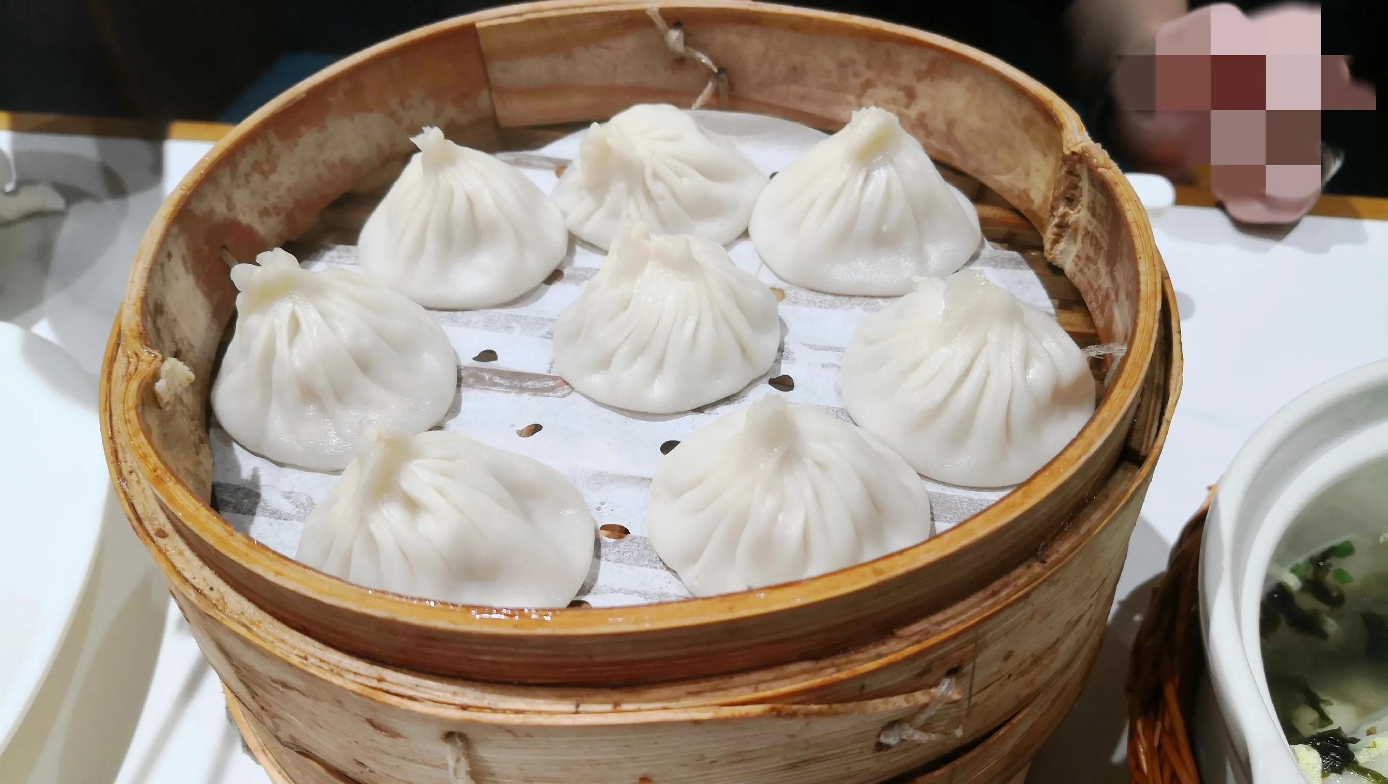 弄堂小吃、欧洲红酒，中西雅俗共赏