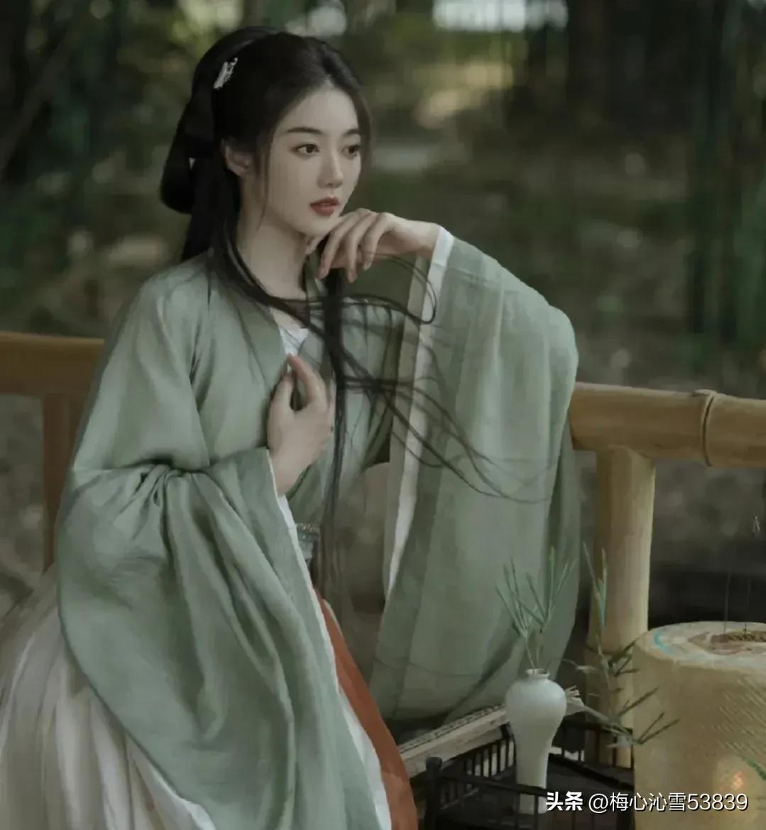 七绝十首：吟花琢月三千句，只向光阴借一痕。