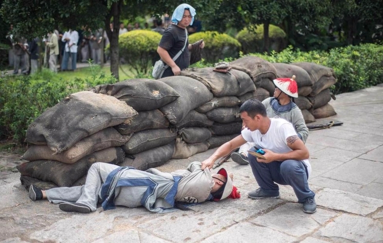 横店群演的悲惨事件,20万横店群演现状美女成群