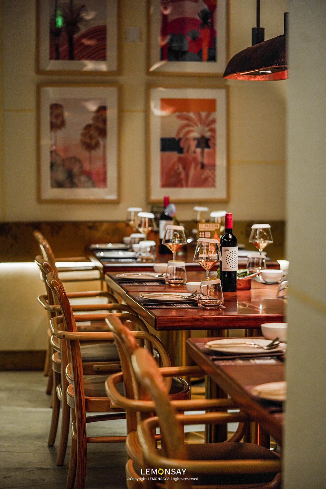 这店，想找个位置坐，比登天还难