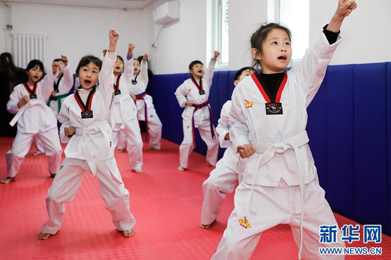 新华网|以“小”见“美”蕴“美”于校——专访北京市西城区登莱小学校长梁振毅