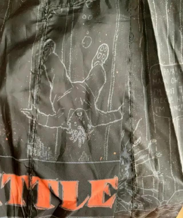 知名“江南布衣”屡犯辱华、下流、暗黑图绘童装，究竟有何居心？