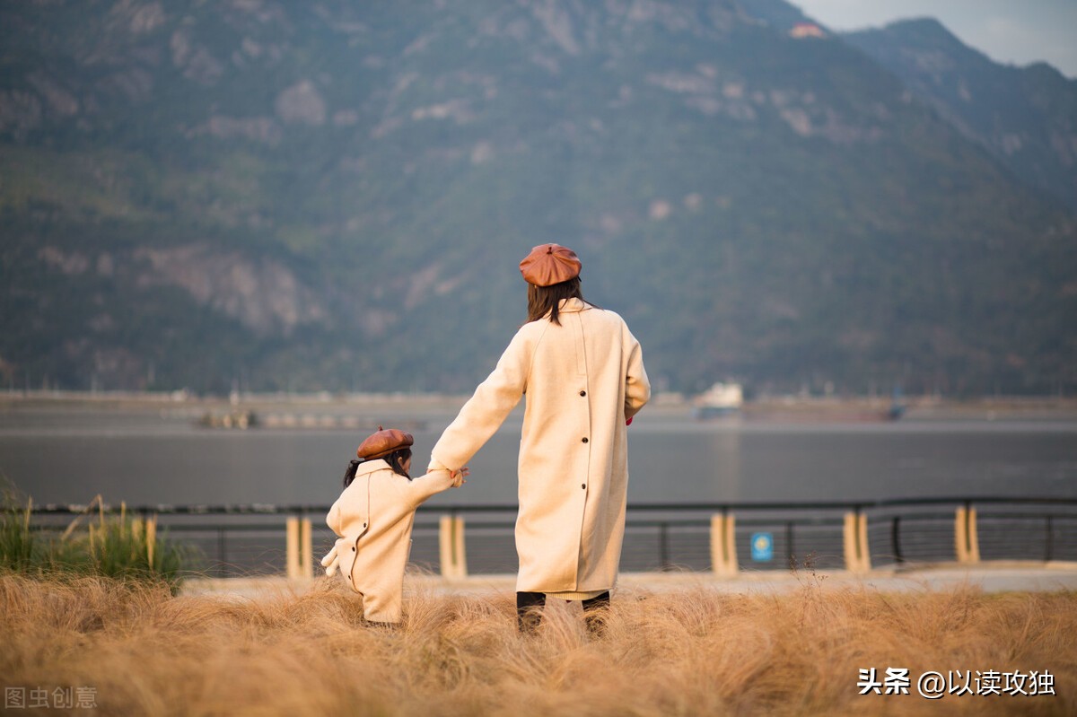 家长辅导孩子作业鸡飞狗跳场景,家长辅导孩子学习鸡飞狗跳