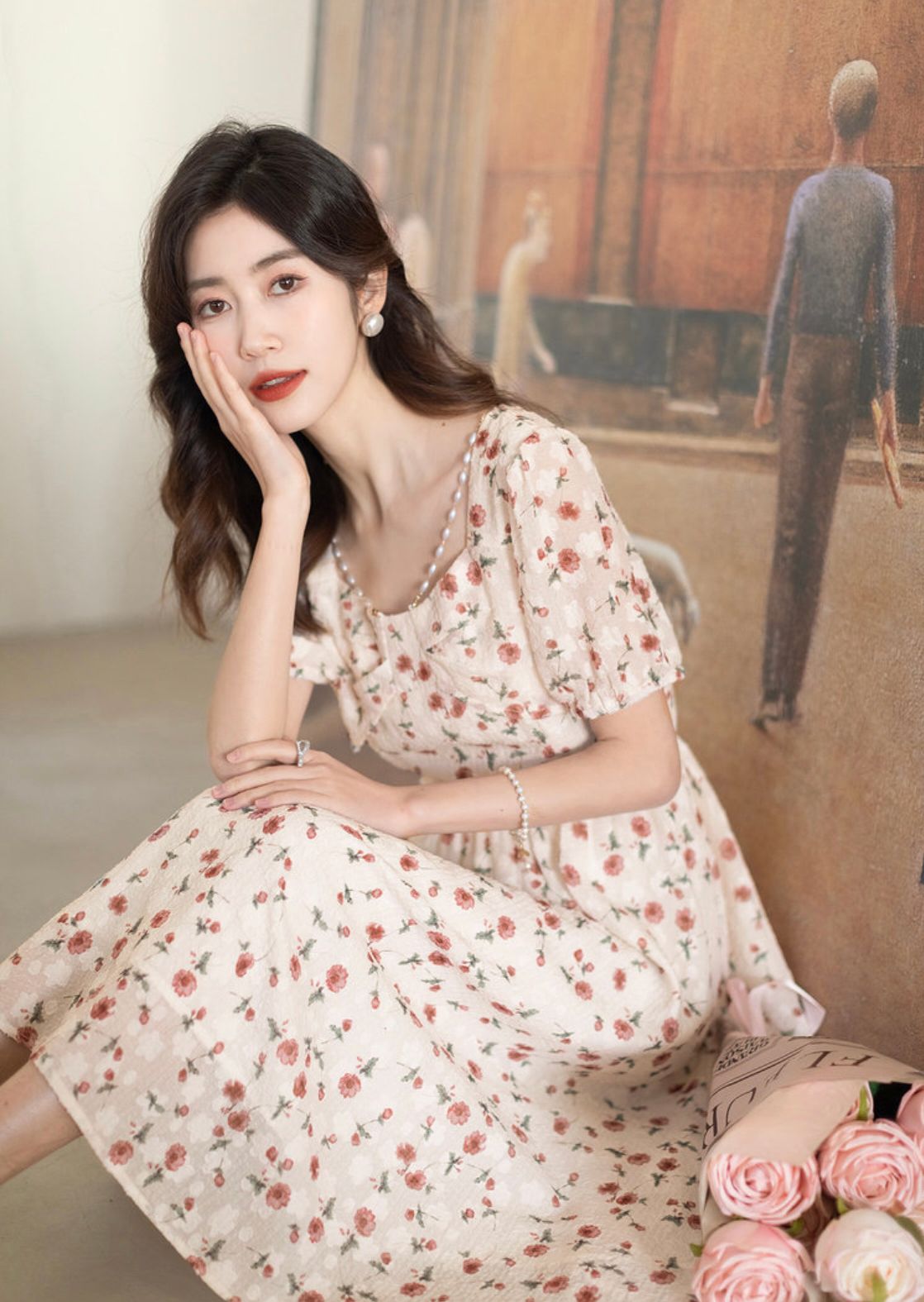 日常穿衣搭配波点裙,潮流穿搭黑色连衣裙这样穿很显白