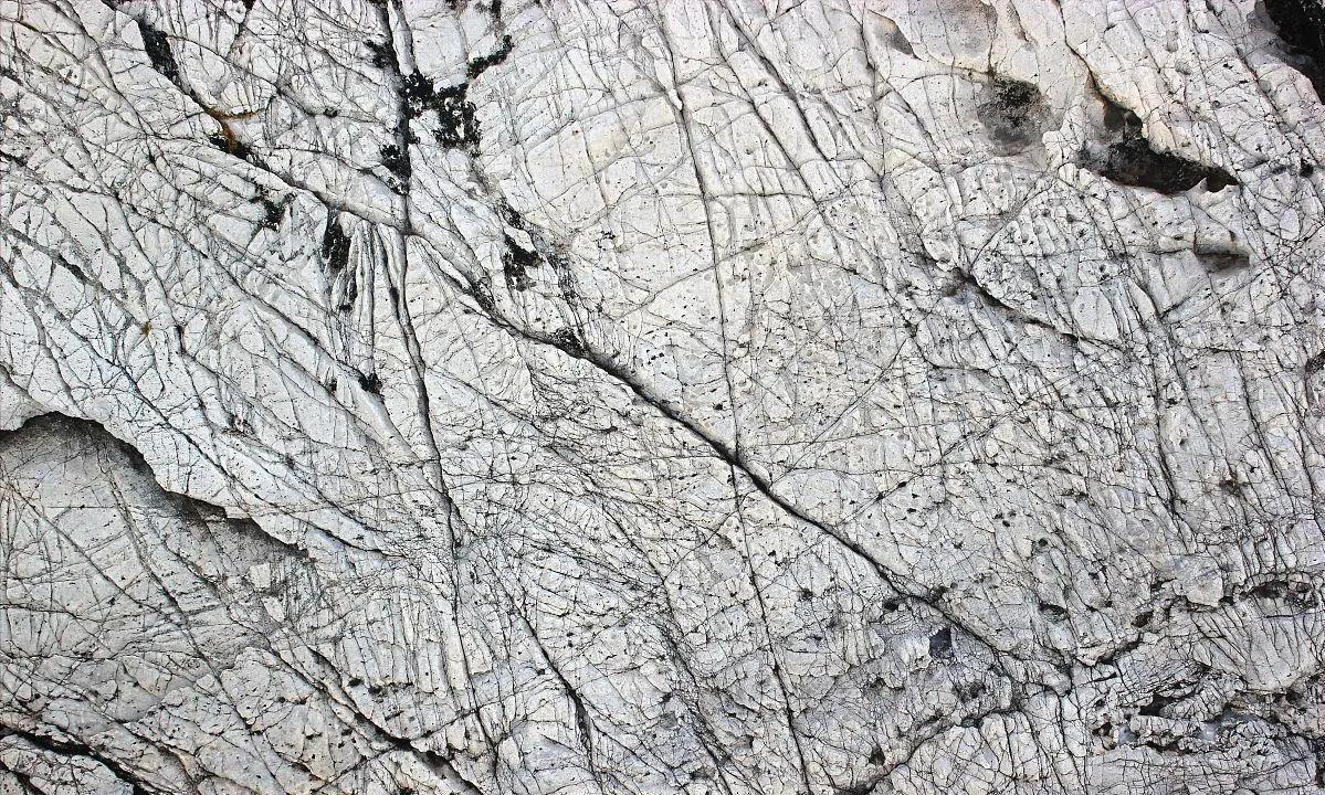 裂缝交叉点的流体力学和有效应力定律的研究