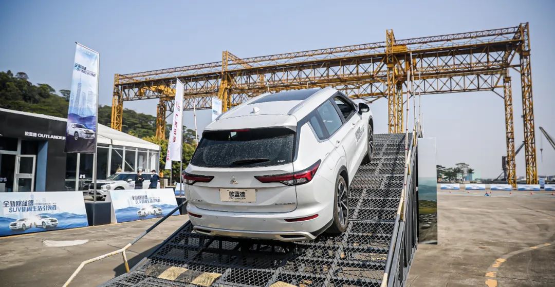 欧蓝德越野试驾视频,玩越野就应该去沙漠任你狂奔