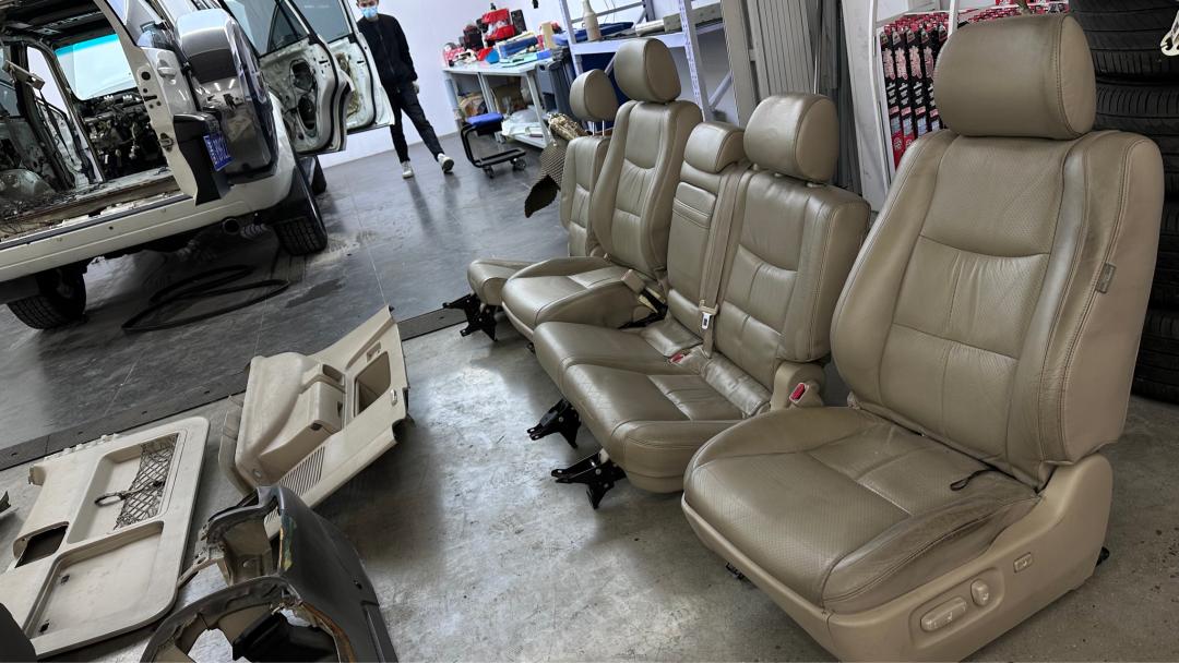 03年丰田霸道全车翻新多少钱,2004款丰田霸道拆车视频