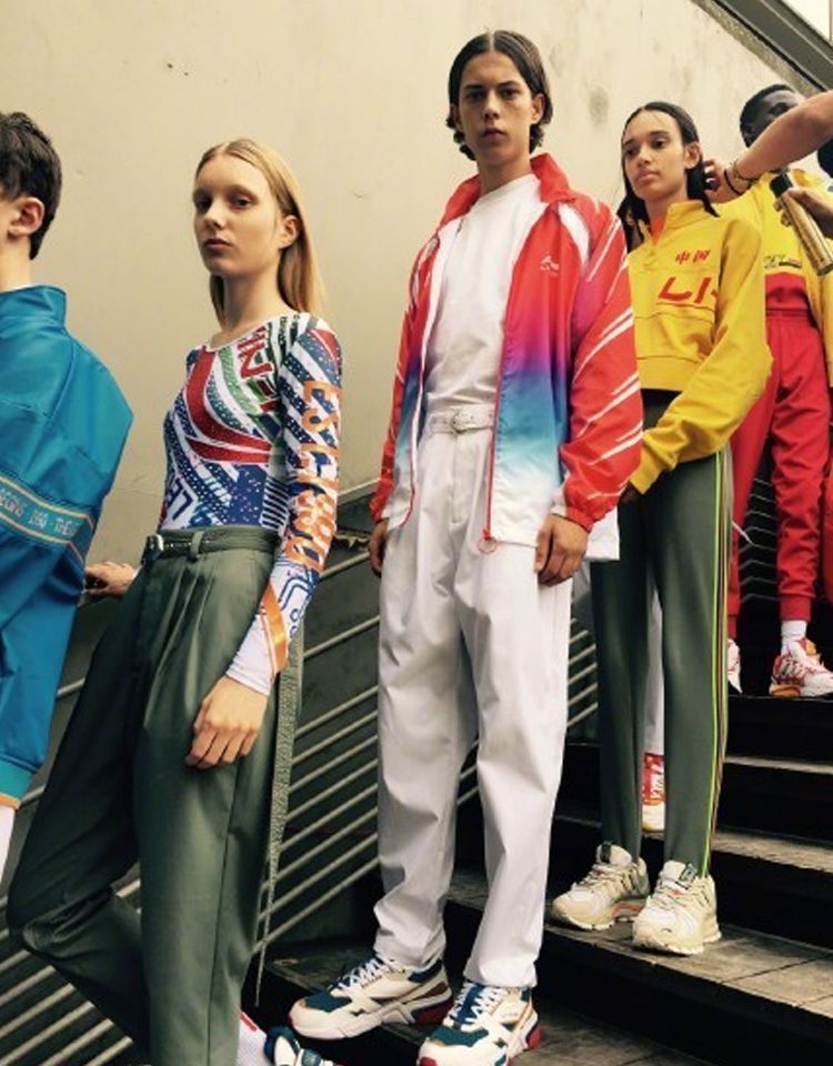 富人穿李宁，穷人鸿星尔克，国产运动品牌也这么“卷”了吗？