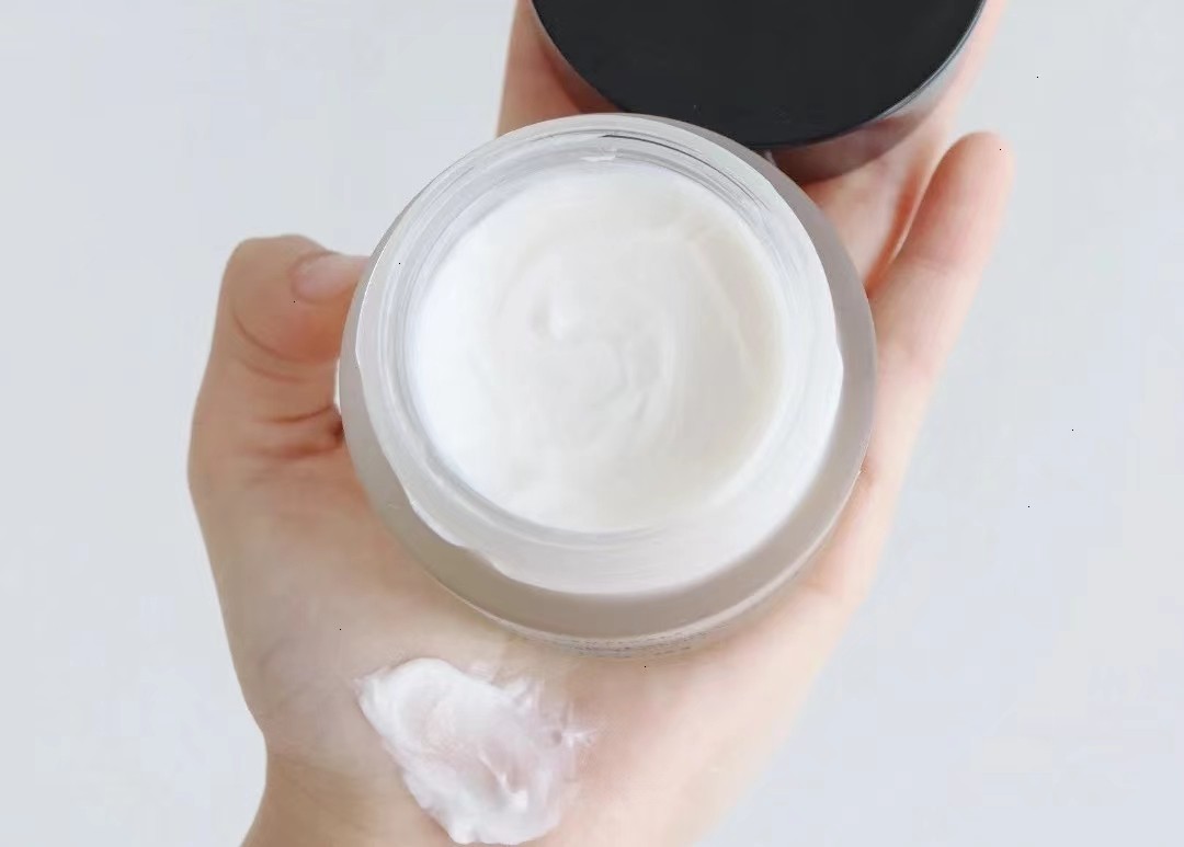 女人40不显老的护肤品成分,40+的女人用啥面霜好