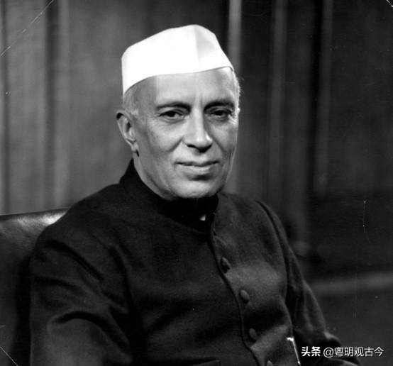 一架飞机花12亿美元，被外国轮着坑，印度是如何成为*火军**韭菜的？