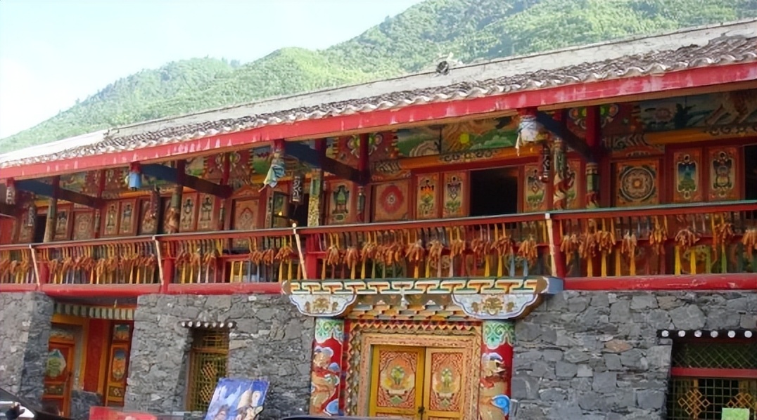 西安女子报团观光九寨沟，回到家之后发现，包里有个“百眼筛”