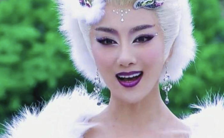 鸡毛穿一身、通天大脑门…国产神话剧的惊人造型，他们全都承包了