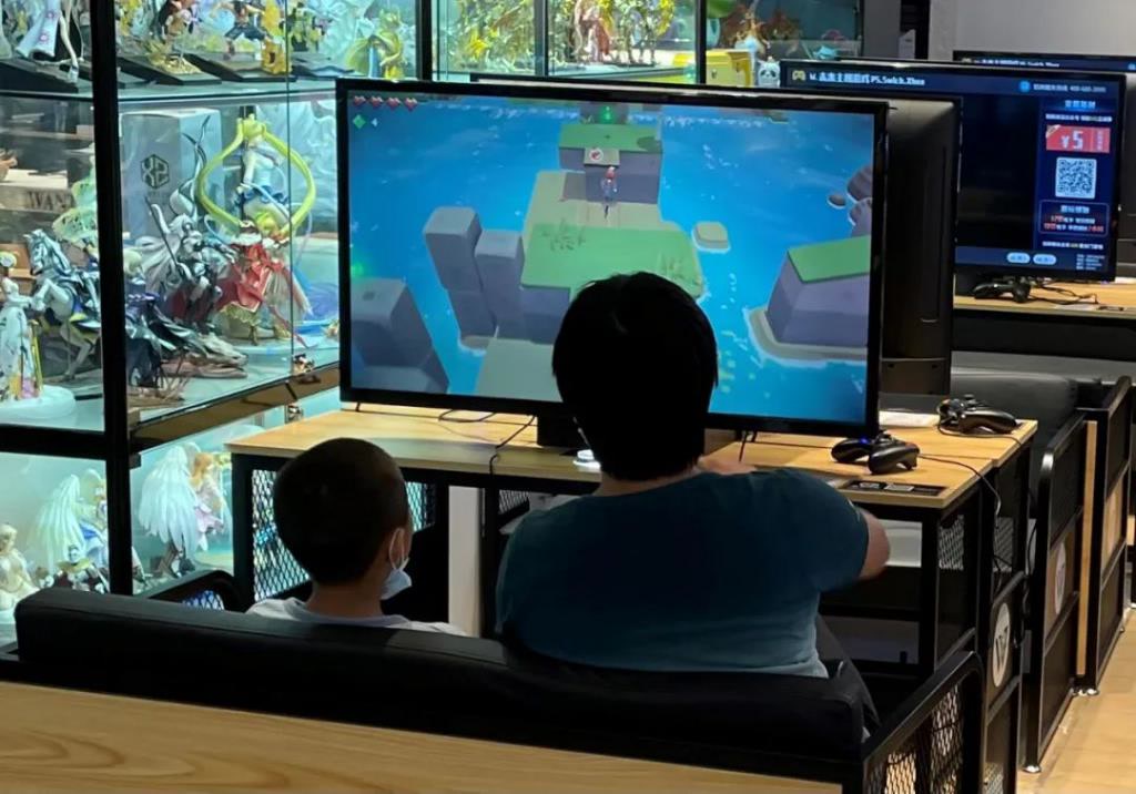 我在没有店员的共享主机店待了一天