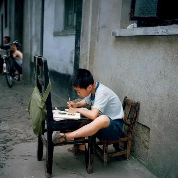 女子为活命，脱下衣服让日本人拍摄，被*辱侮**致死,2