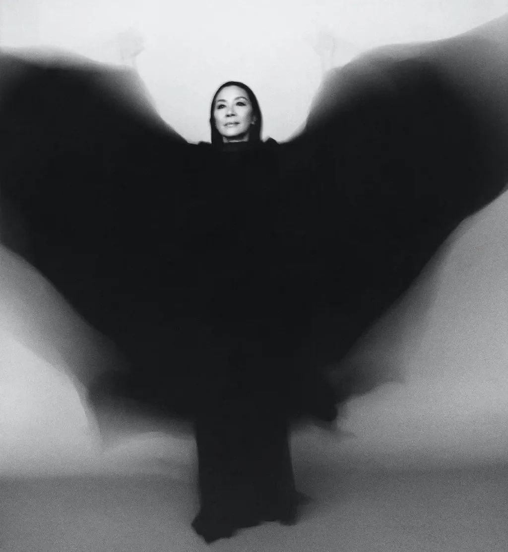 杨紫琼大衣配高筒靴穿搭,杨紫琼穿丝绒大衣图片