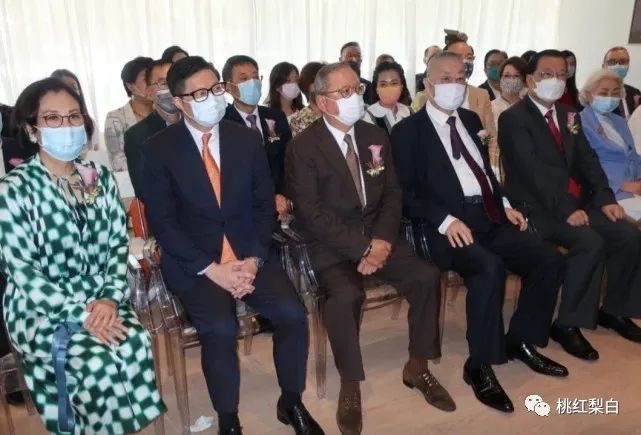 有钱人的名利场：甘比为什么要巴结82岁的他？