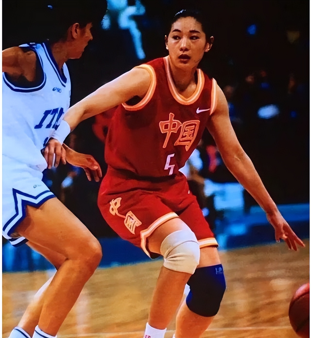 中国女篮王思雨照片好看一点的,徐杰和张茹王思雨身高啥关系