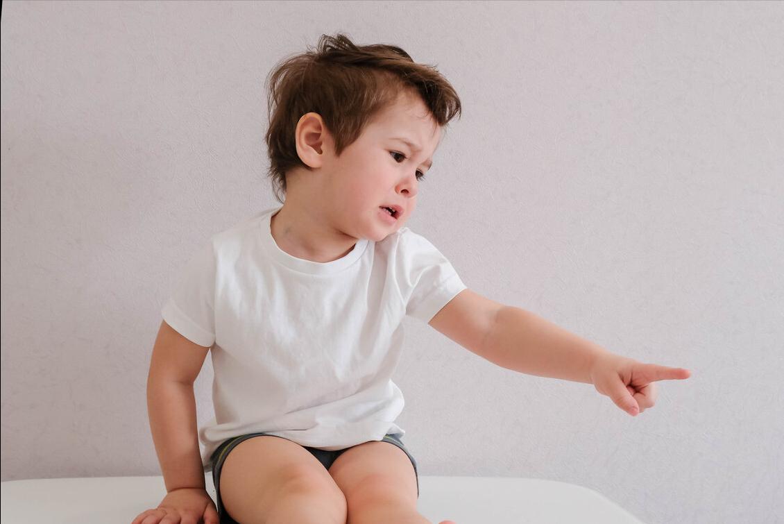 孩子一言不合就动手怎么教育,孩子一言不合就哭怎么教育