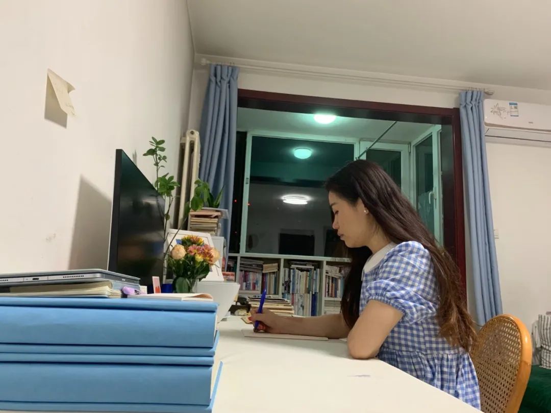 女生给一千个陌生人写信:被校园*力暴**的中考生、患尿毒症抑郁症的程序员、10年没怀上孩子的老师……