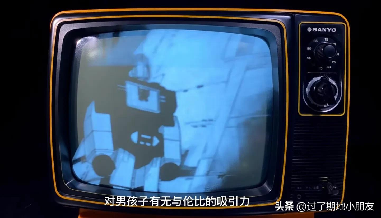 家庭的第一台电视机,家里买了第一台电视机图片