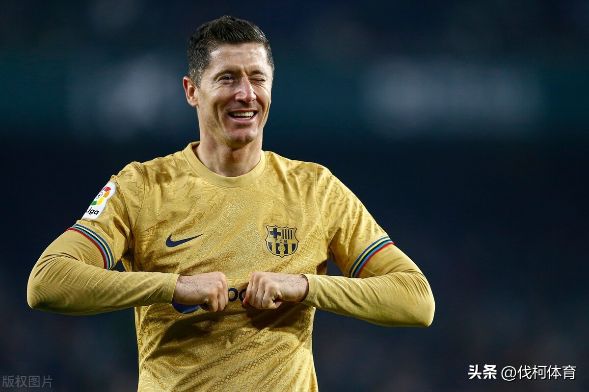 十大神锋之莱万,足坛十大神锋之莱万