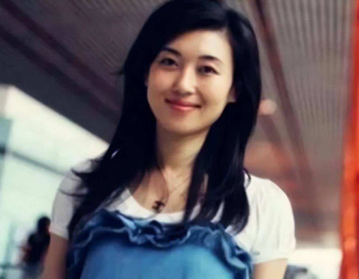 央视主持人李红的婚姻生活,著名主持人李红近况