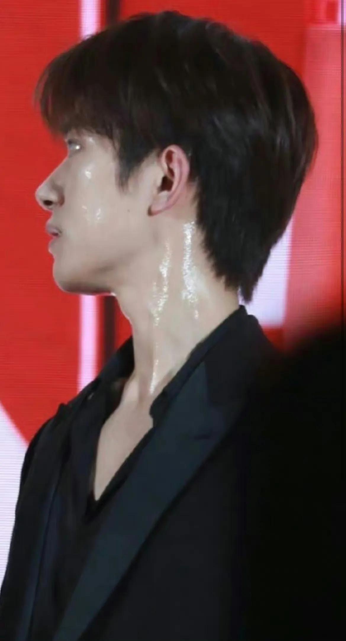 易烊千玺压轴出席阿玛尼活动,易烊千玺出席阿玛尼