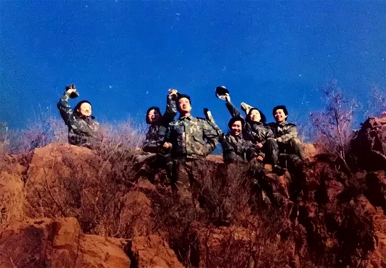 “怎么着，不行打一架！”——我们军营女汉子豪迈地说