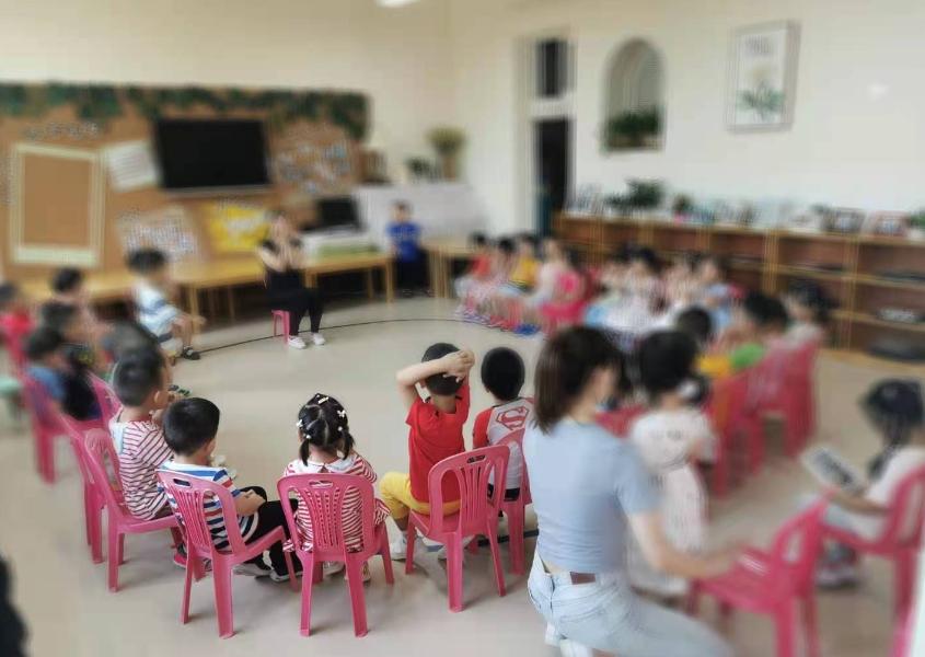 吉林女子花50万买精生子,女子斥巨资生混血女儿新闻