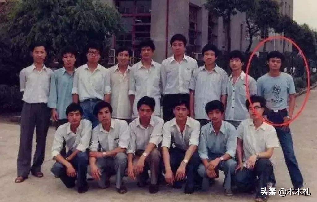 马云1964年出生在曲艺家庭,3次参加高考,第一次高考数学考1分